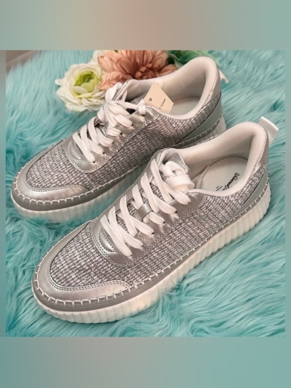 Women’s Silver Metallic Fabric Lace Up Platform Sneakers Sz 9.5 NEW!